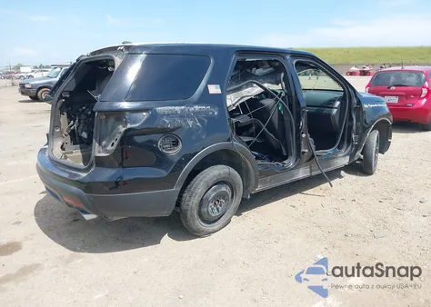 2015 Ford Police Interceptor z USA, uszkodzony, nr VIN 1FM5K8AT0FGB98596